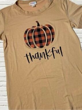 Lularoe NWT Small Liv Thankful Pumpkin Graphic Tee - Tan